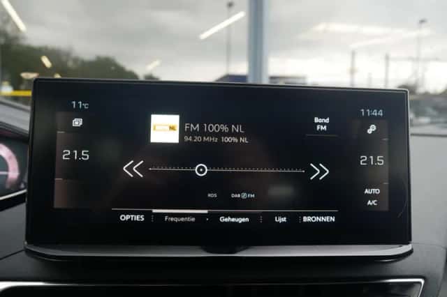 Peugeot 5008 (2024) thumbnail 17