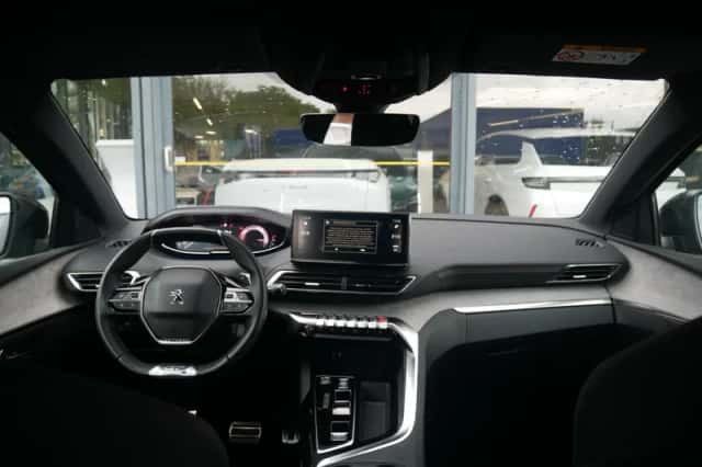 Peugeot 5008 (2024) thumbnail 3