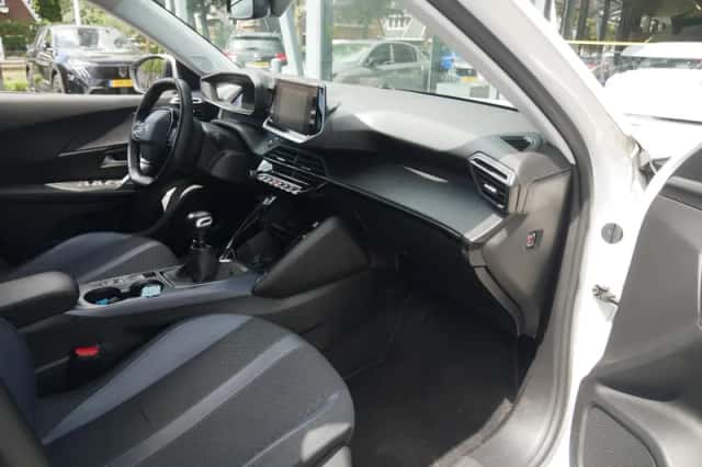 Peugeot 2008 (2020) thumbnail 12