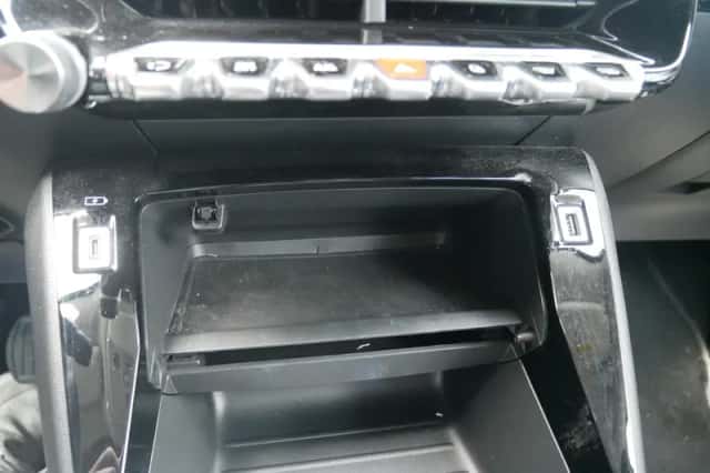 Peugeot 2008 (2020) thumbnail 25