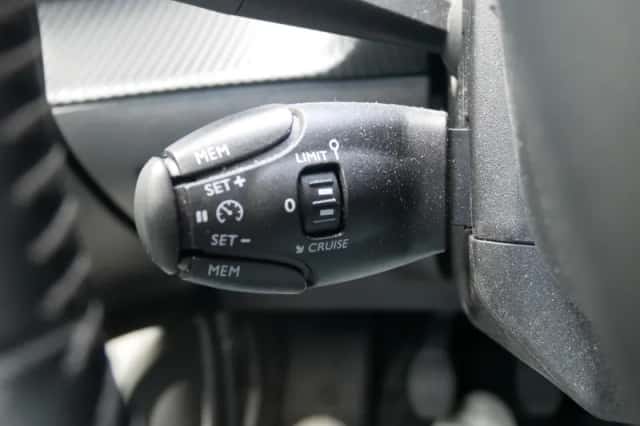 Peugeot 2008 (2020) thumbnail 28