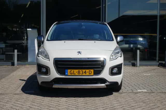 Peugeot 3008 (2015) thumbnail 2