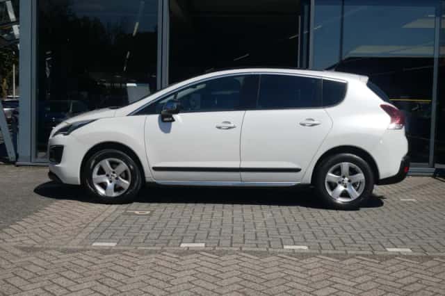 Peugeot 3008 (2015) thumbnail 5