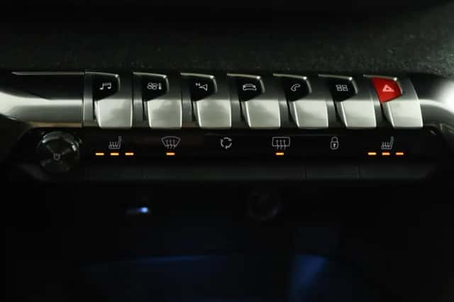 Peugeot 3008 (2022) thumbnail 6