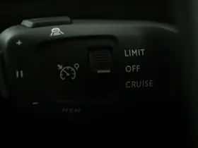 Peugeot 2008 (2023) thumbnail 40