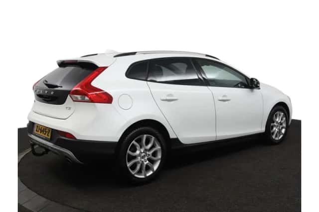 Volvo V40 (2019) thumbnail 2