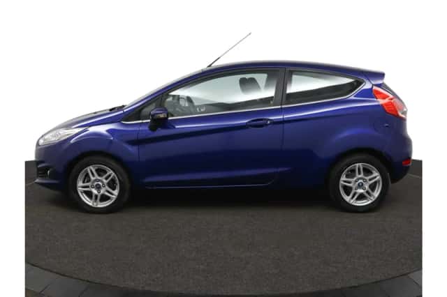 Ford Fiesta (2015) thumbnail 3
