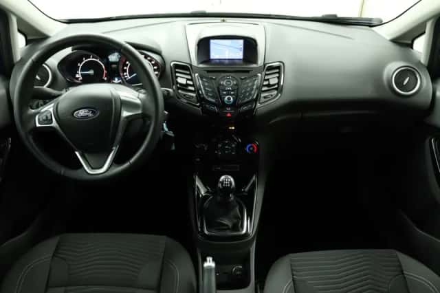 Ford Fiesta (2015) thumbnail 4