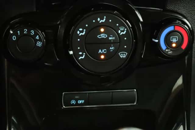 Ford Fiesta (2015) thumbnail 6