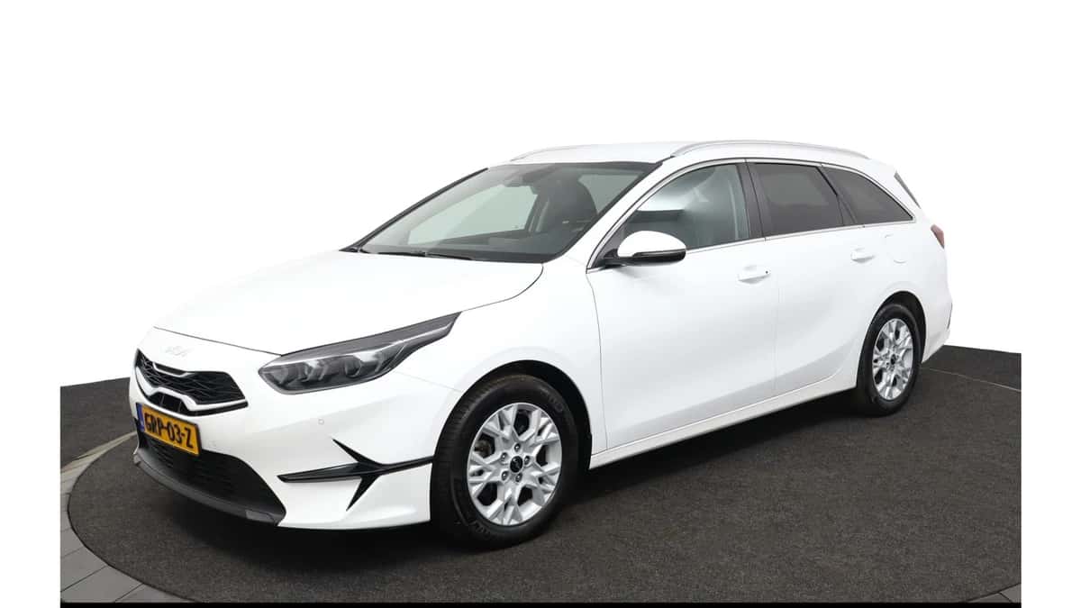 Kia Ceed Sportswagon (2024) — foto 1