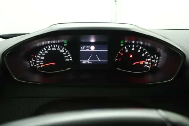Peugeot 2008 (2020) thumbnail 5