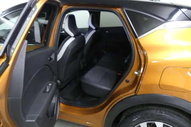 Renault Captur (2021) thumbnail 16