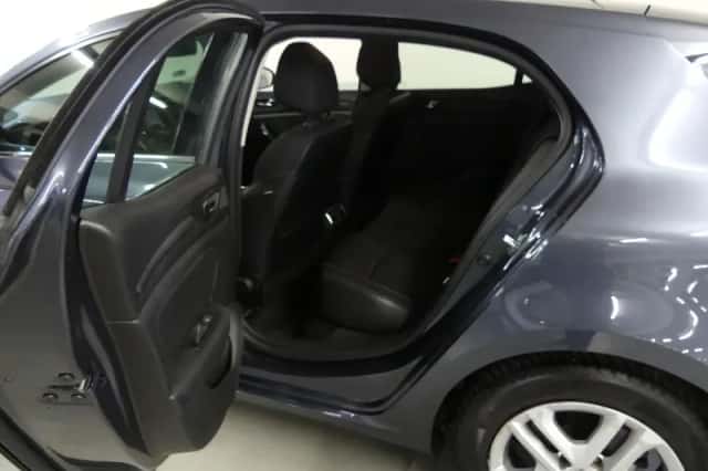 Renault Mégane (2018) thumbnail 15