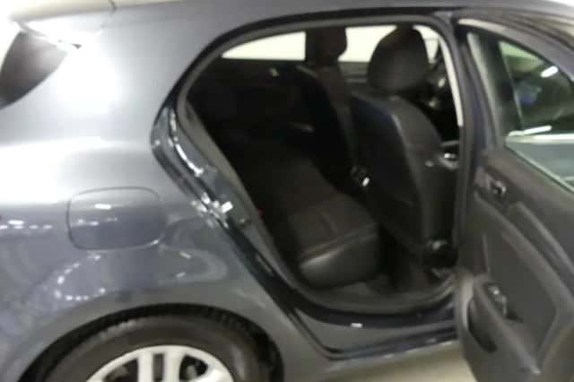 Renault Mégane (2018) thumbnail 16