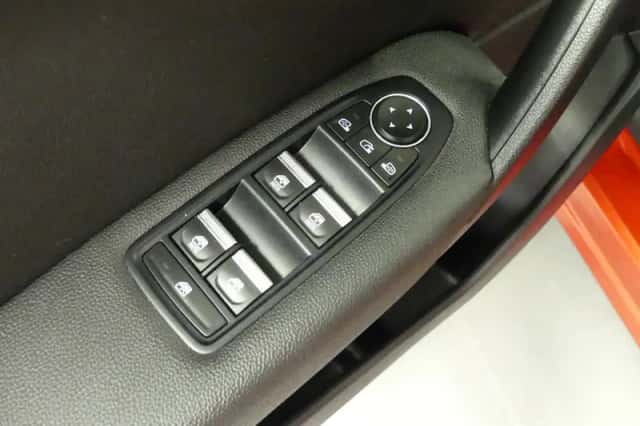 Renault Captur (2021) thumbnail 23