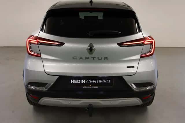Renault Captur (2023) thumbnail 3