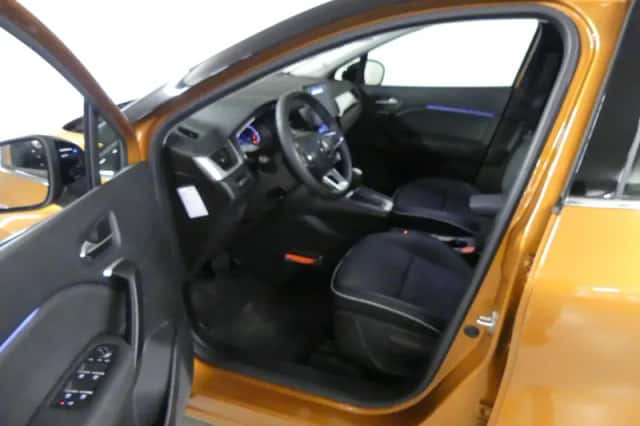Renault Captur (2022) thumbnail 16
