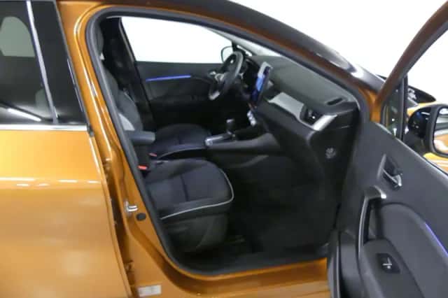 Renault Captur (2022) thumbnail 17