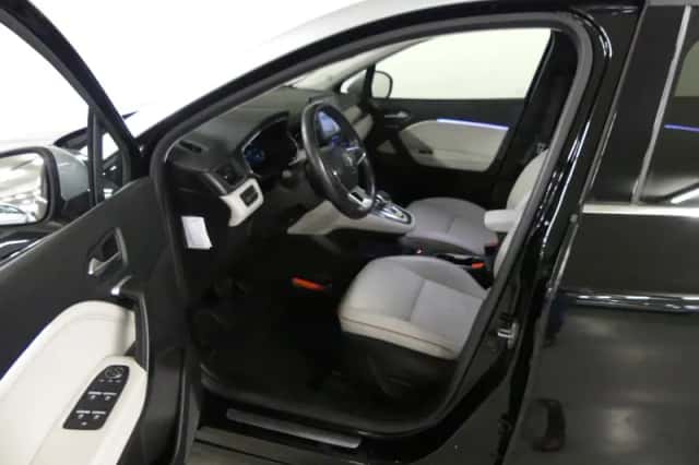 Renault Captur (2023) thumbnail 14