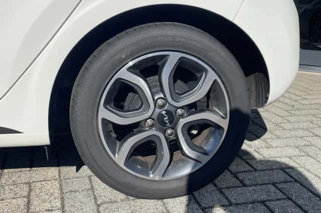 Kia Picanto (2023) thumbnail 3