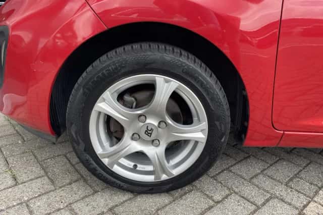 Kia Picanto (2012) thumbnail 5
