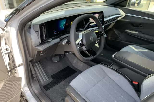 Renault Mégane E-Tech (2025) thumbnail 6