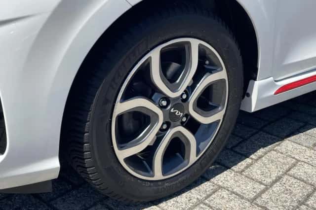 Kia Picanto (2023) thumbnail 3