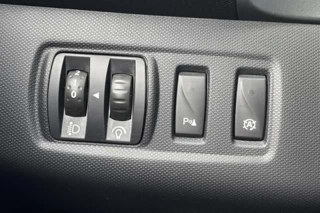 Renault Clio (2015) thumbnail 6