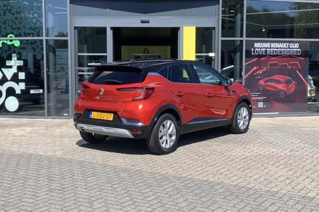 Renault Captur (2021) thumbnail 2