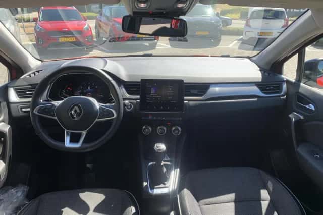 Renault Captur (2021) thumbnail 6