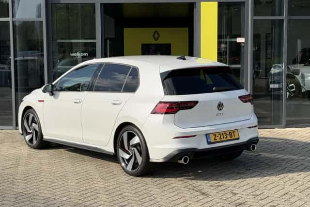 Volkswagen Golf (2024) thumbnail 4