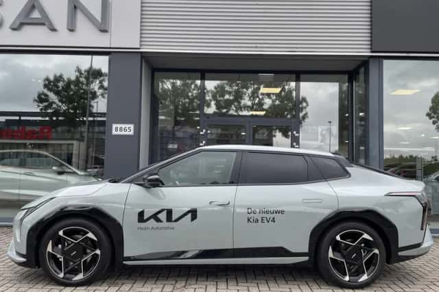 Kia EV4 (2025) thumbnail 2