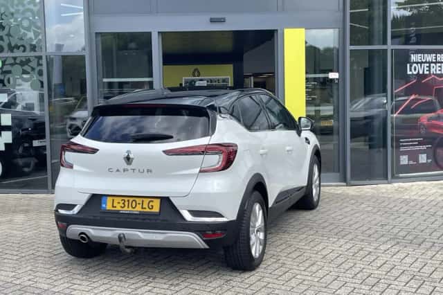 Renault Captur (2021) thumbnail 2