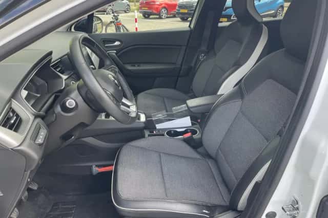 Renault Captur (2021) thumbnail 5