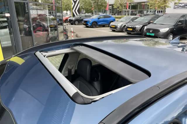 Kia Niro (2023) thumbnail 5