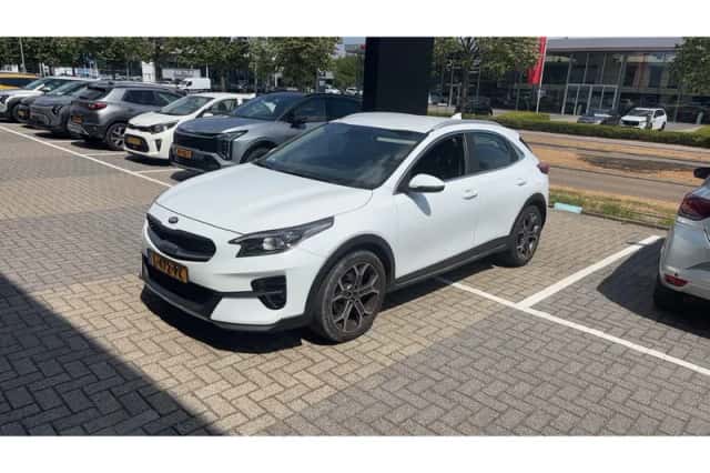 Kia XCeed (2021) thumbnail 3