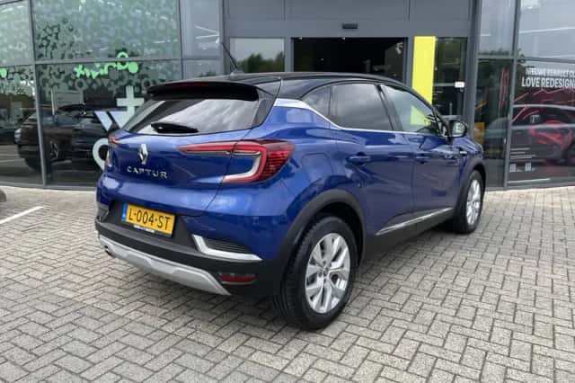 Renault Captur (2021) thumbnail 2