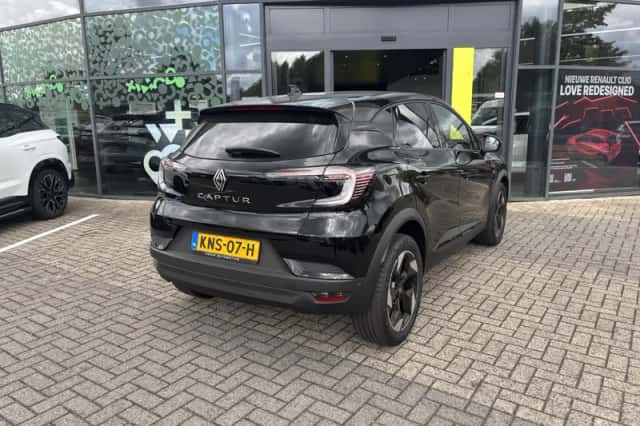 Renault Captur (2026) thumbnail 2