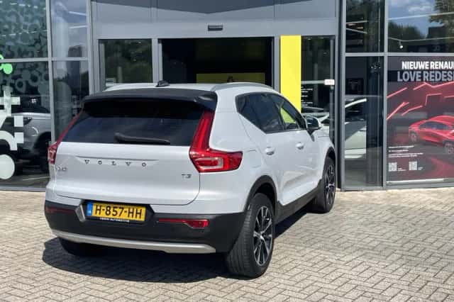 Volvo XC40 (2020) thumbnail 3