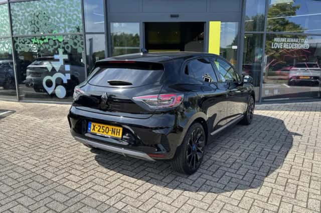 Renault Clio (2023) thumbnail 2
