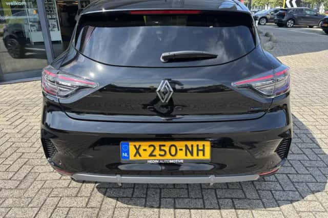 Renault Clio (2023) thumbnail 3