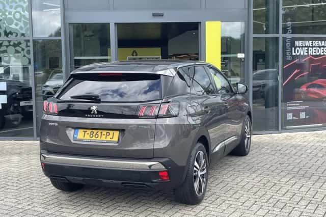 Peugeot 3008 (2022) thumbnail 2