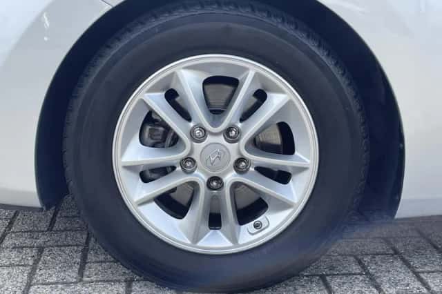 Hyundai i30 (2016) thumbnail 3
