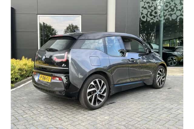 BMW i3 (2022) thumbnail 2