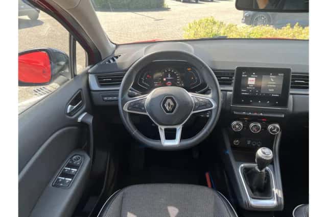 Renault Captur (2021) thumbnail 3