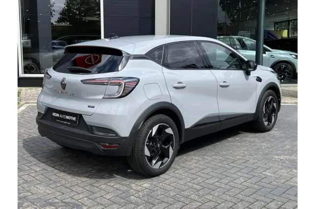 Renault Captur (2025) thumbnail 2