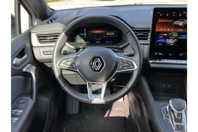 Renault Captur (2025) thumbnail 3