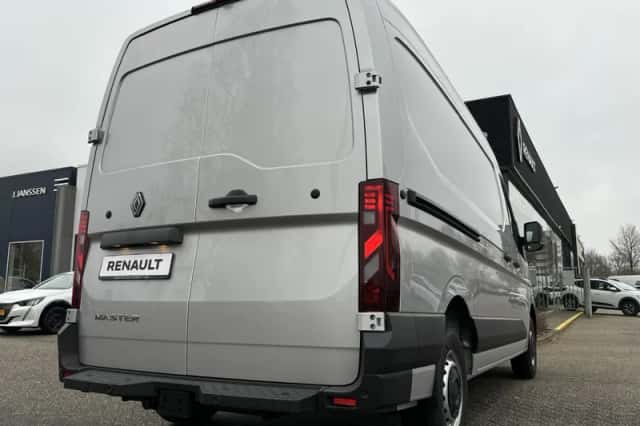Renault Master (2024) thumbnail 2