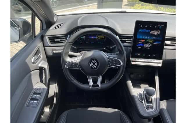 Renault Captur (2025) thumbnail 3