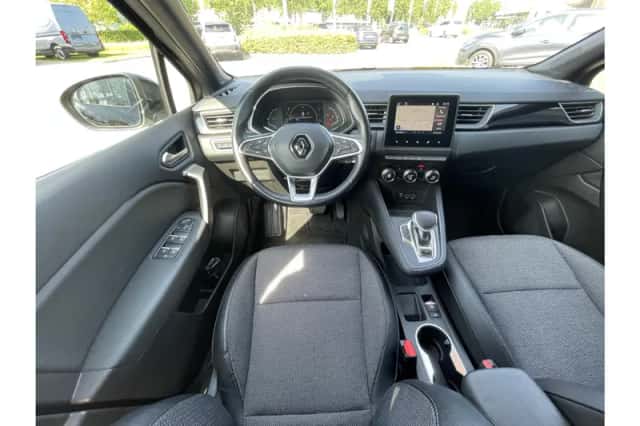 Renault Captur (2022) thumbnail 3